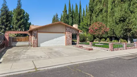 Exterior - 1073 Derby Ct, Manteca, CA 95336 photo 4 of 11