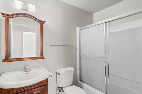 Bath - 1073 Derby Ct, Manteca, CA 95336 photo 2 of 2