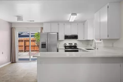 Kitchen - 1073 Derby Ct, Manteca, CA 95336 photo 1 of 5