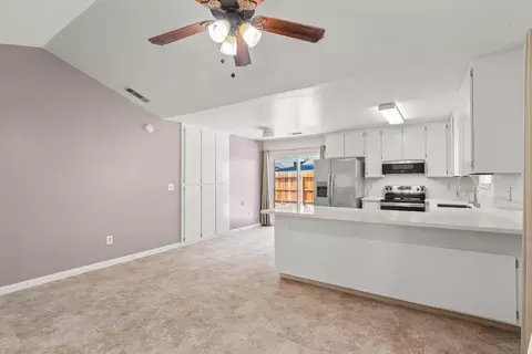 Entry Way - 1073 Derby Ct, Manteca, CA 95336 photo 2 of 3