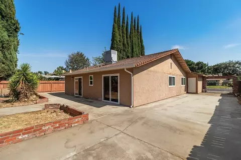 Exterior - 1073 Derby Ct, Manteca, CA 95336 photo 6 of 11