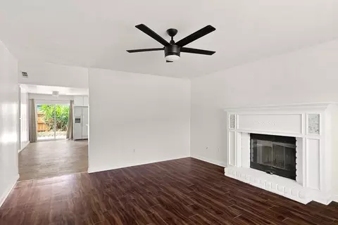 Living - 1073 Derby Ct, Manteca, CA 95336 photo 4 of 6