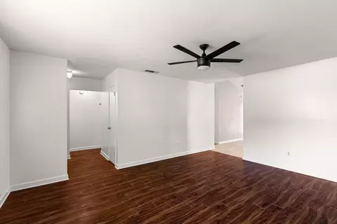 Living - 1073 Derby Ct, Manteca, CA 95336 photo 3 of 6