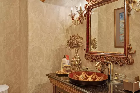 Bath - 5021 Jardin Ln, Carmichael, CA 95608 photo 2 of 13