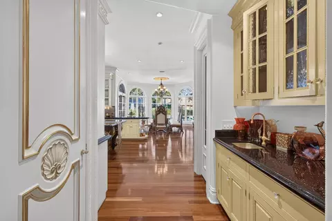 Entry Way - 5021 Jardin Ln, Carmichael, CA 95608 photo 8 of 17