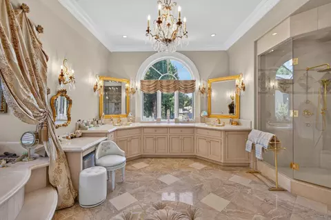Bath - 5021 Jardin Ln, Carmichael, CA 95608 photo 9 of 13