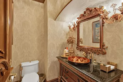 Bath - 5021 Jardin Ln, Carmichael, CA 95608 photo 1 of 13