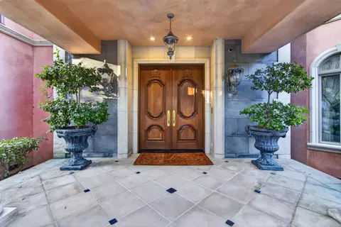 Entry Way - 5021 Jardin Ln, Carmichael, CA 95608 photo 1 of 17