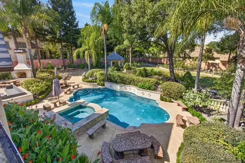 Exterior - 5021 Jardin Ln, Carmichael, CA 95608 photo 3 of 12