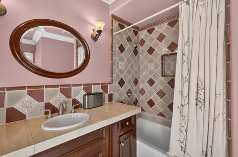 Bath - 5021 Jardin Ln, Carmichael, CA 95608 photo 12 of 13