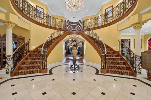 Entry Way - 5021 Jardin Ln, Carmichael, CA 95608 photo 2 of 17
