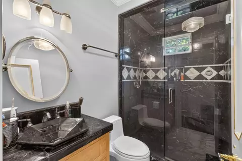 Bath - 5021 Jardin Ln, Carmichael, CA 95608 photo 13 of 13