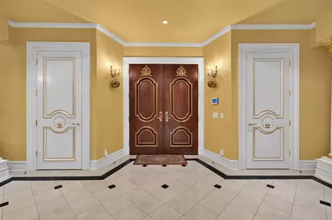 Entry Way - 5021 Jardin Ln, Carmichael, CA 95608 photo 3 of 17