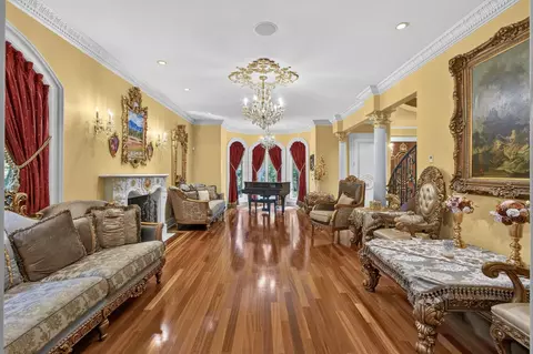 Living - 5021 Jardin Ln, Carmichael, CA 95608 photo 5 of 8