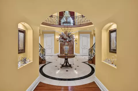 Entry Way - 5021 Jardin Ln, Carmichael, CA 95608 photo 5 of 17