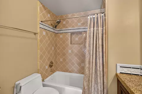 Bath - 5021 Jardin Ln, Carmichael, CA 95608 photo 3 of 13