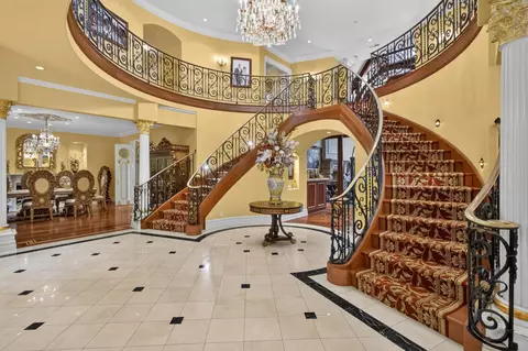Entry Way - 5021 Jardin Ln, Carmichael, CA 95608 photo 10 of 17
