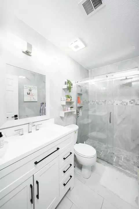 Bath - 4501 Fallbrook Pl, Salida, CA 95368 photo 1 of 2