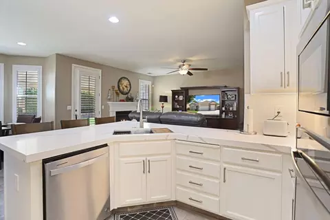 Kitchen - 624 Cistus, Manteca, CA 95337 photo 3 of 4