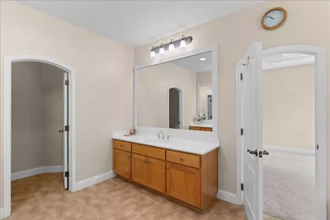Bath - 2908 Winged Foot Ct, Modesto, CA 95355 photo 6 of 7