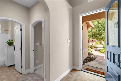 Entry Way - 2908 Winged Foot Ct, Modesto, CA 95355 photo 2 of 5