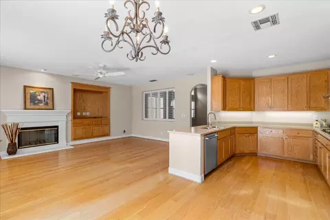 Living - 2908 Winged Foot Ct, Modesto, CA 95355 photo 13 of 14