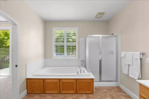 Bath - 2908 Winged Foot Ct, Modesto, CA 95355 photo 3 of 7