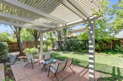 Exterior - 2589 Hepworth Dr, Davis, CA 95618 photo 5 of 9
