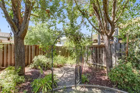 Exterior - 2589 Hepworth Dr, Davis, CA 95618 photo 6 of 9