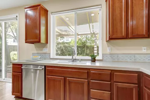Kitchen - 2589 Hepworth Dr, Davis, CA 95618 photo 6 of 7