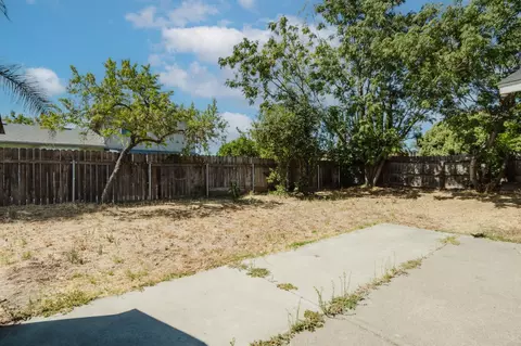 Exterior - 1584 Northgate Dr, Manteca, CA 95336 photo 5 of 7