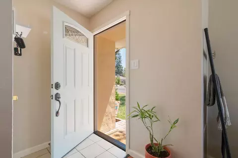 Entry Way - 1517 Del Monte Ave, Modesto, CA 95350 photo 1 of 2