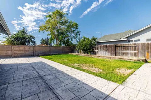 Exterior - 644 Swallow Dr, Manteca, CA 95336 photo 4 of 7