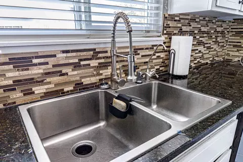 Kitchen - 644 Swallow Dr, Manteca, CA 95336 photo 2 of 3