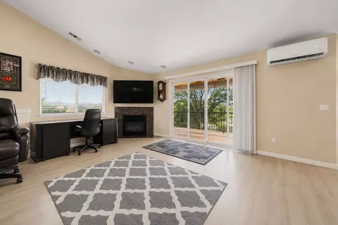 Living - 512 Indian Hill Rd, Copperopolis, CA 95228 photo 3 of 4