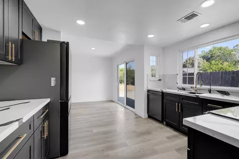 Kitchen - 440 Northgate Ct, Tracy, CA 95376 photo 2 of 3