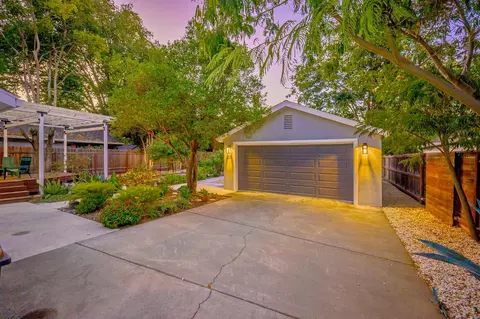 Exterior - 435 11th St, Davis, CA 95616 photo 8 of 22