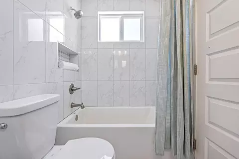 Bath - 435 11th St, Davis, CA 95616 photo 2 of 3