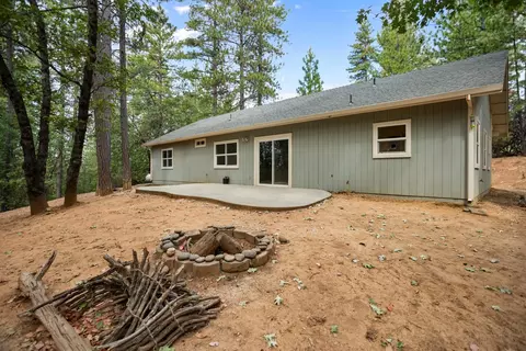 Exterior - 6221 Pine Needle Ln, Placerville, CA 95667 photo 4 of 6