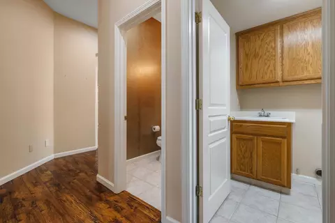 Entry Way - 1637 Seven Fls, Modesto, CA 95355 photo 4 of 10