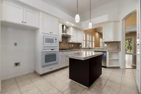 Kitchen - 1637 Seven Fls, Modesto, CA 95355 photo 3 of 5