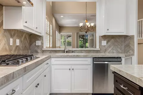 Kitchen - 1637 Seven Fls, Modesto, CA 95355 photo 4 of 5