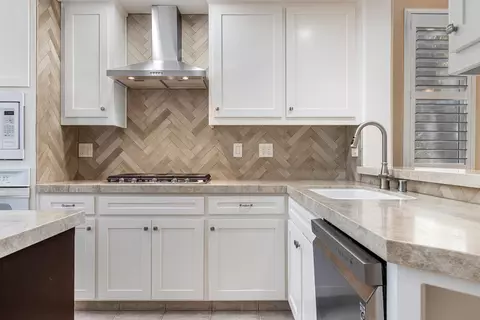 Kitchen - 1637 Seven Fls, Modesto, CA 95355 photo 2 of 5