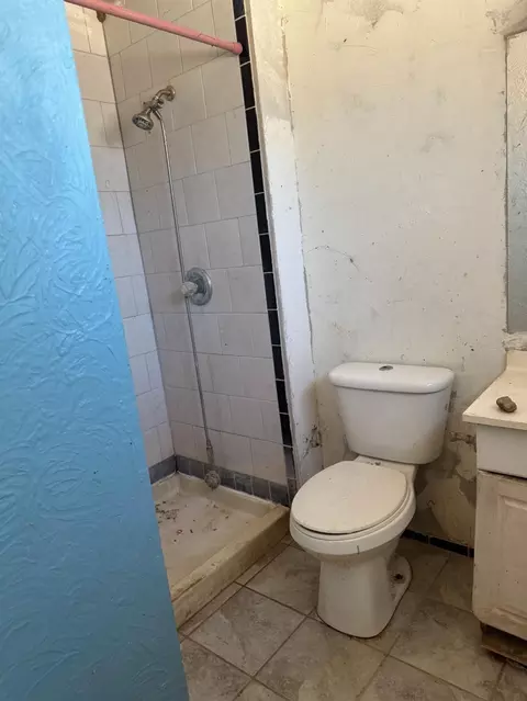 Bath - 802 Tamarack, Willows, CA 95988 photo 3 of 3
