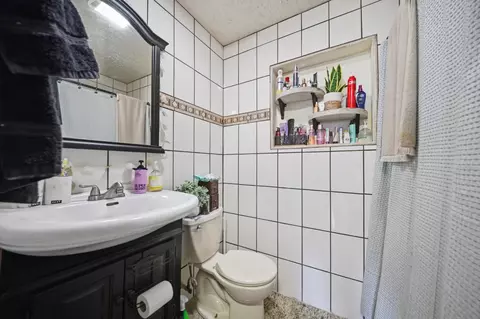 Bath - 1935 E 13th St, Stockton, CA 95206 photo 2 of 2