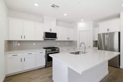 Kitchen - 1272 Leonhardt Loop, Lincoln, CA 95648 photo 1 of 2