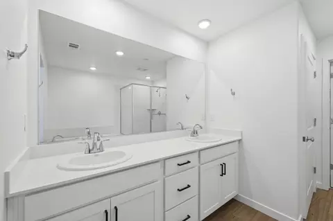 Bath - 1272 Leonhardt Loop, Lincoln, CA 95648 photo 2 of 3