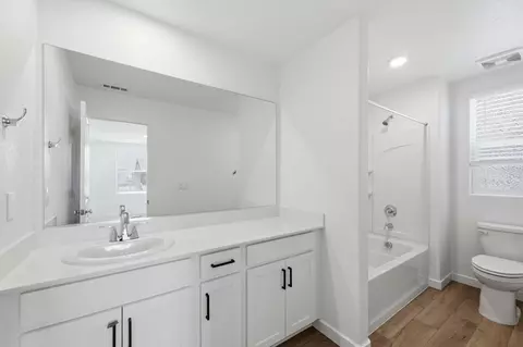 Bath - 1272 Leonhardt Loop, Lincoln, CA 95648 photo 1 of 3