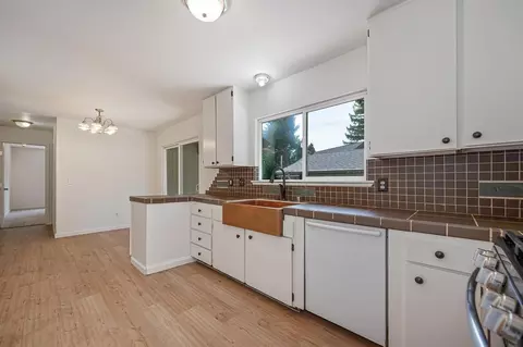Kitchen - 516 Whiting St, Grass Valley, CA 95945 photo 3 of 3