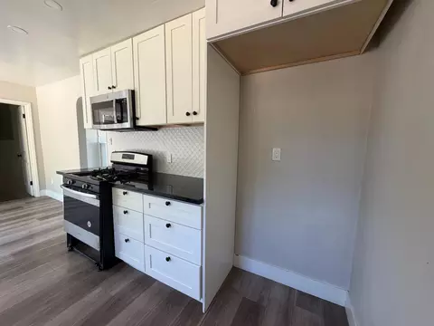 Kitchen - 2351 Ridge Rd, Modesto, CA 95358 photo 7 of 10